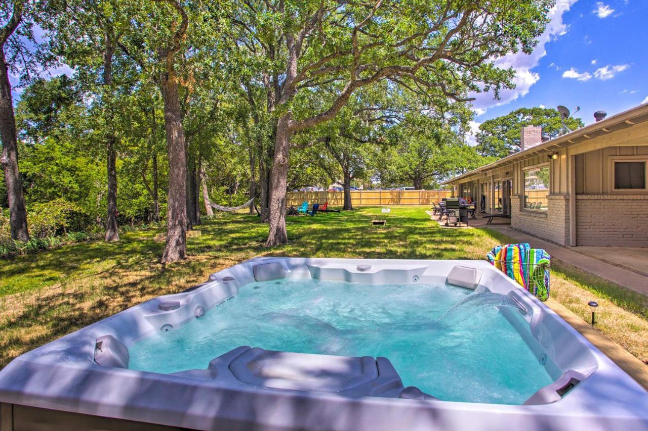 Lake View Tangled At Texoma Home With Hot Tub! Pottsboro Exterior photo